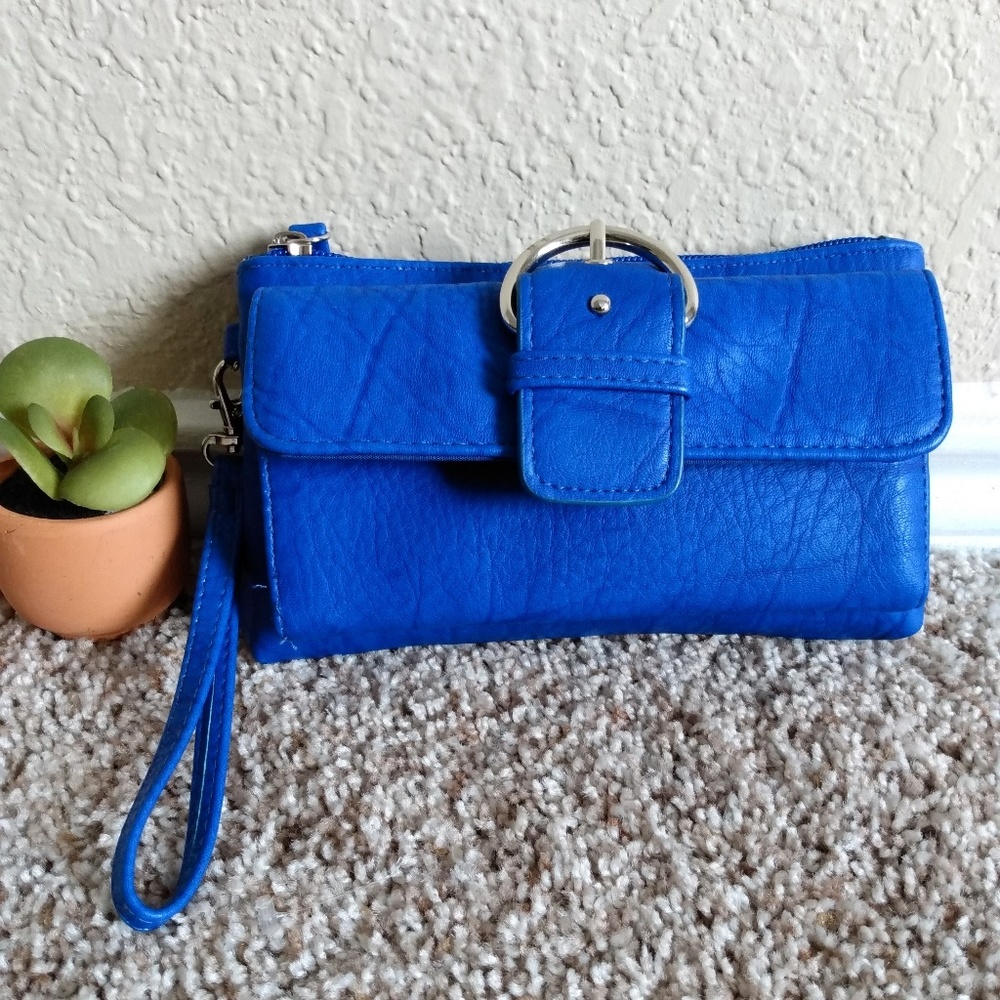 Cute 𝙱𝚕𝚞𝚎 𝚆𝚛𝚒𝚜𝚝𝚕𝚎𝚝 with wallet